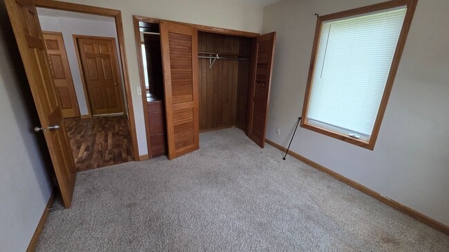 Building Photo - 2bed 1 bath home with detached garage