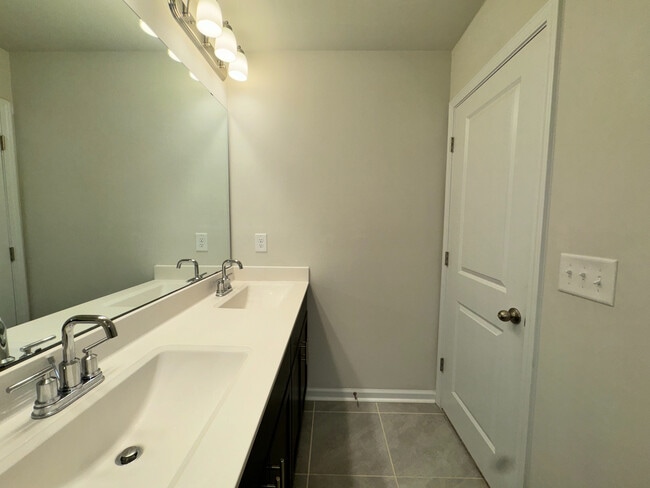 Building Photo - Room in House on Bedrock Rd