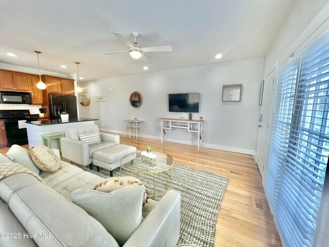 Building Photo - 1306 Snapper Ln