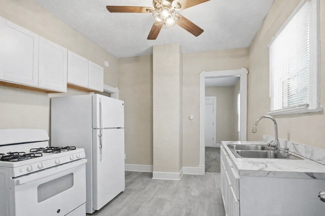 Building Photo - 1343 Edgemont Ave