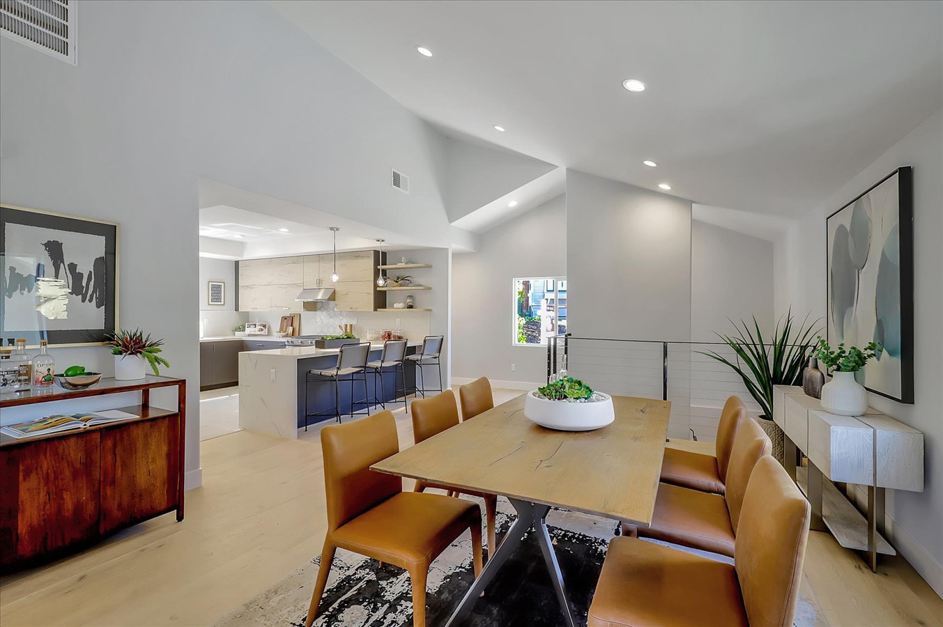 Building Photo - 914 Everett Ave