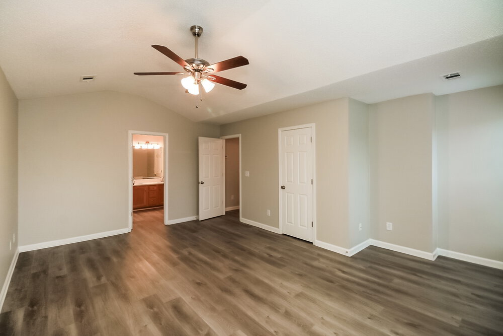Building Photo - 9599 Rollinghills Dr