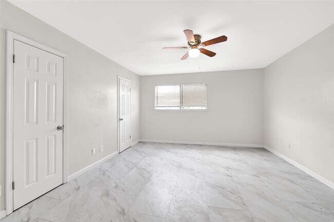 Building Photo - 6358 Creekbend Dr