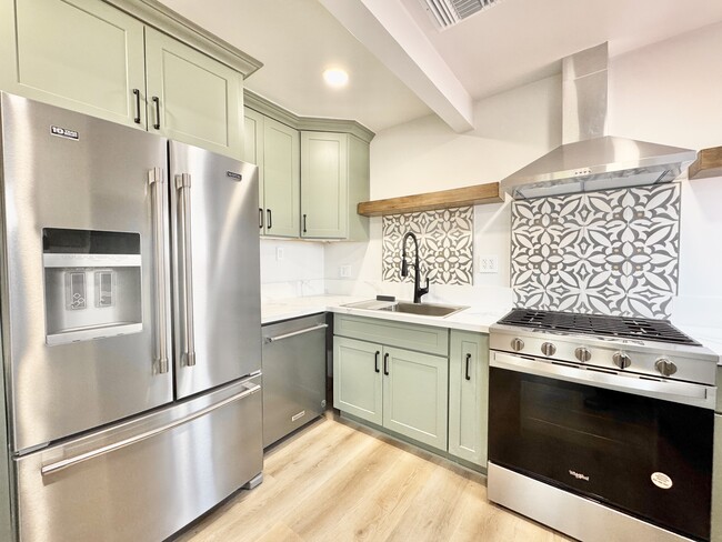 Primary Photo - 4408 Brunswick Ave
