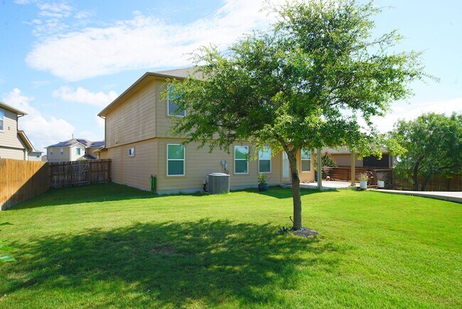 Building Photo - Gorgeous Selma Living with a Inground Pool...