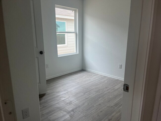 Building Photo - 13850 Llama Pl