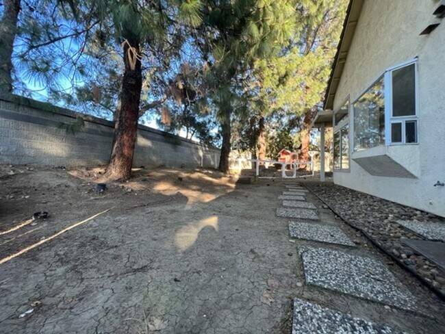 Building Photo - Charming 3 Bedroom 2 Bath with Large Backyard on Corner lot