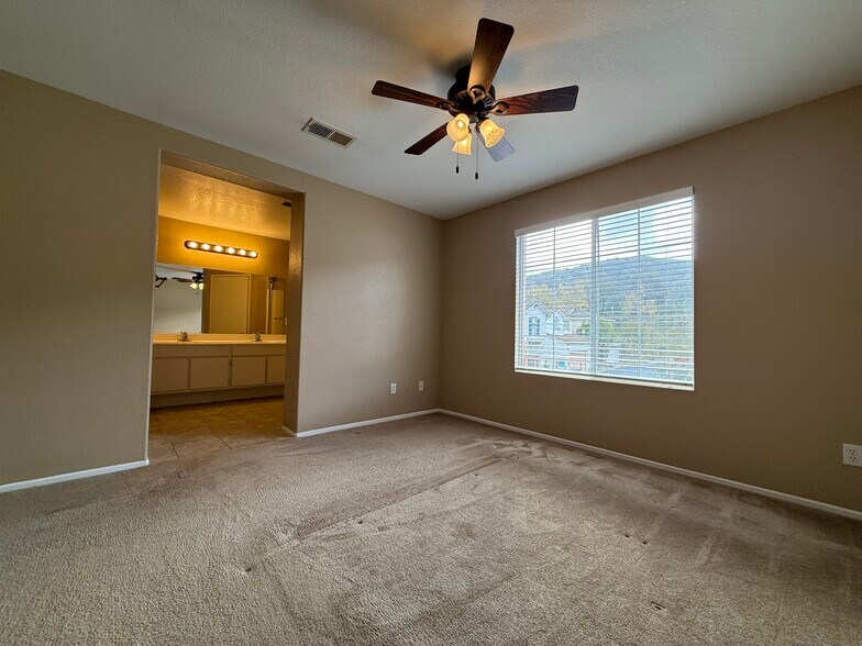 Building Photo - 590 Yarrow Dr