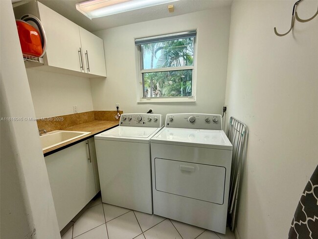 Building Photo - 2454 Bay Isle Ct