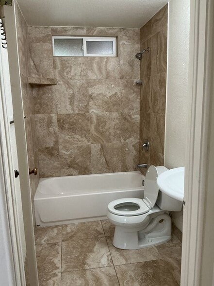 Building Photo - 212 S E St