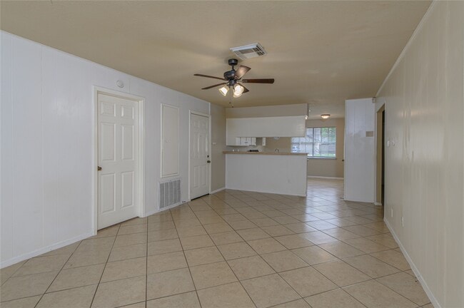 Building Photo - 23015 Bayleaf Dr