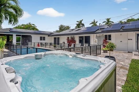 Building Photo - 600 NE 4th St