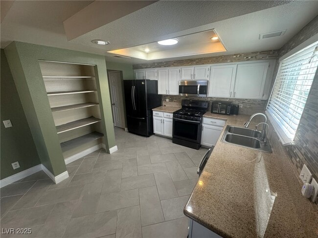 Building Photo - 6224 Miraloma St