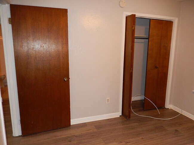 Building Photo - 2334 Sylvan Ct