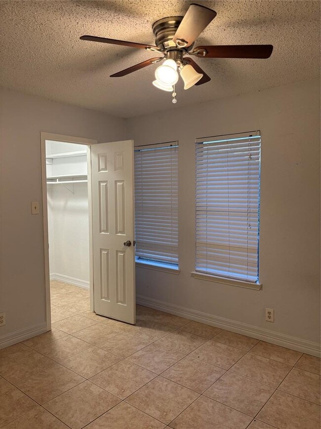 Building Photo - 1210 Southport Dr