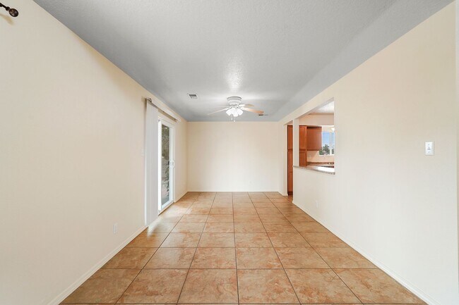 Building Photo - 270 Littler Dr SE