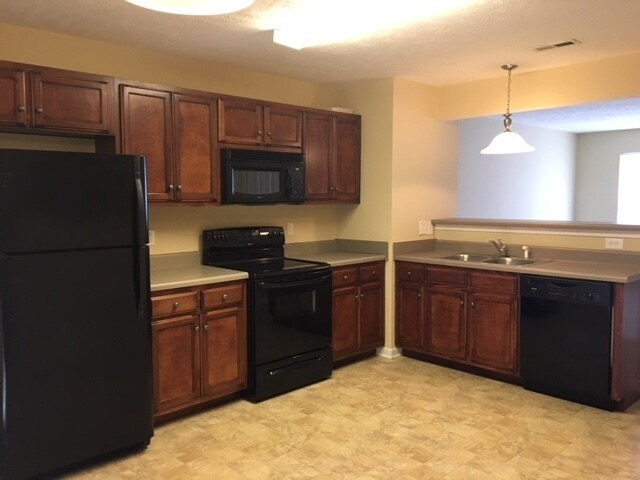 Building Photo - Murfreesboro Townhome