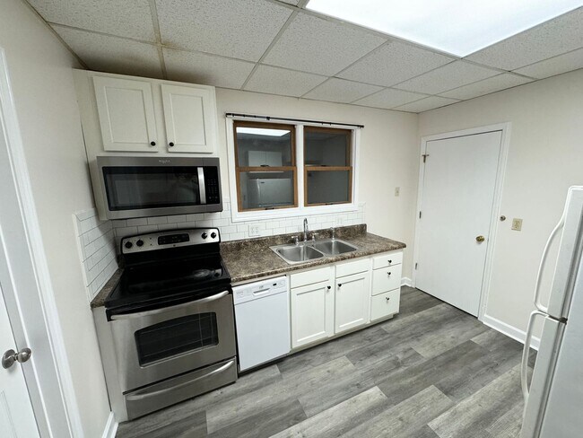 Building Photo - 1320 N Main St