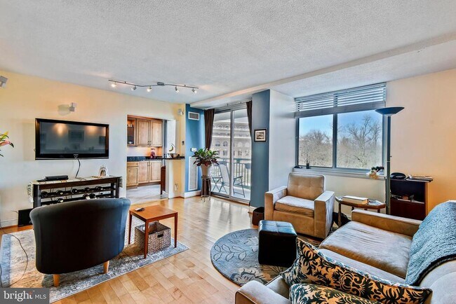 Building Photo - 501 Slaters Ln