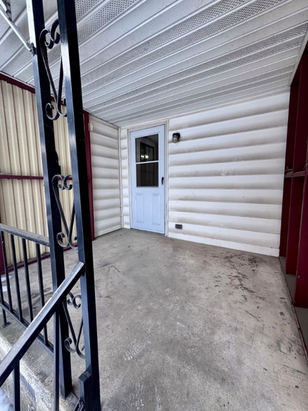 Building Photo - 229 S Nicholas St