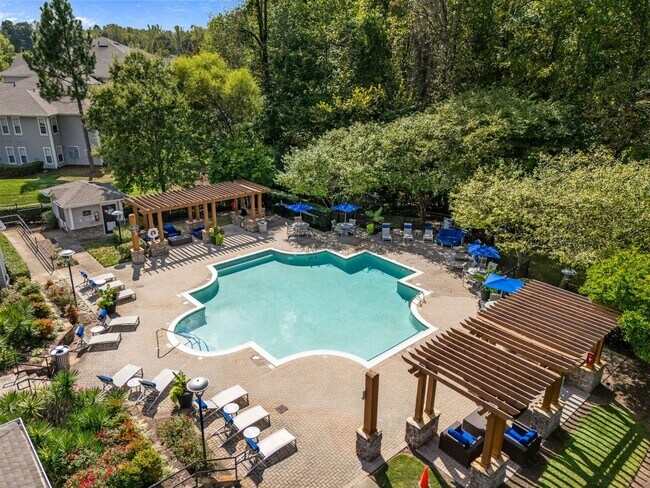 Building Photo - Spacious 3-Story End-Unit Townhome Near RTP