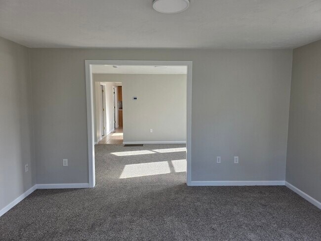 Building Photo - 284 School St