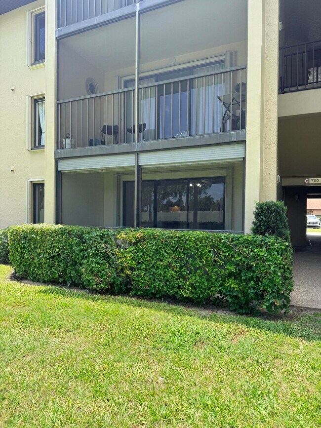 Building Photo - 703 Sunny Pine Way