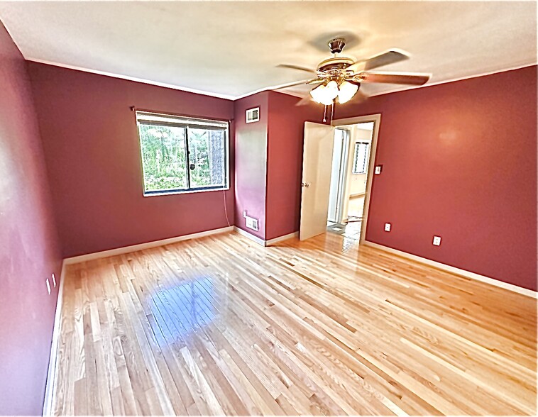 Building Photo - 4005 Woodland Ave