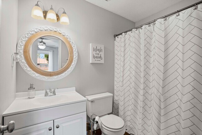 Building Photo - 3415 Oak Lawn Dr