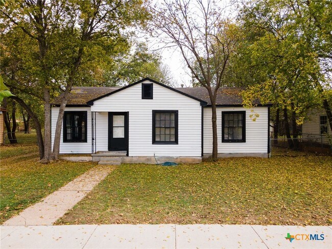 Building Photo - 1108 Stewart St