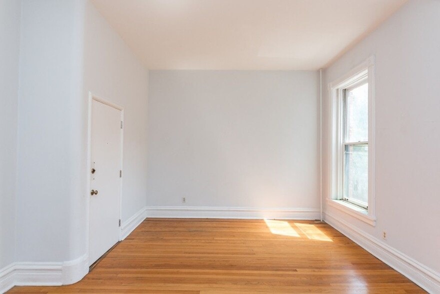 Building Photo - 1849 N Lincoln Ave