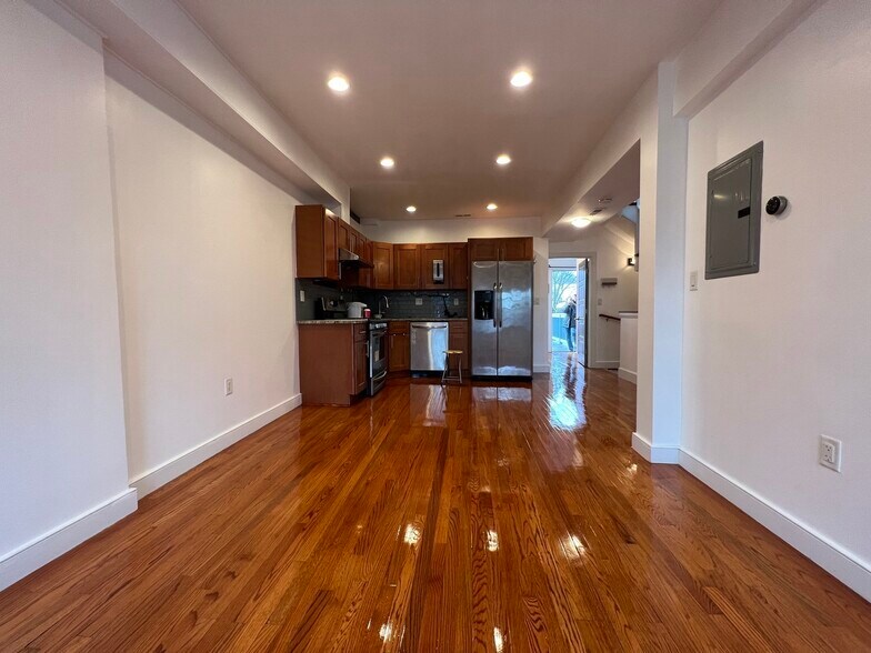 Building Photo - 2 Mount Pleasant Pl