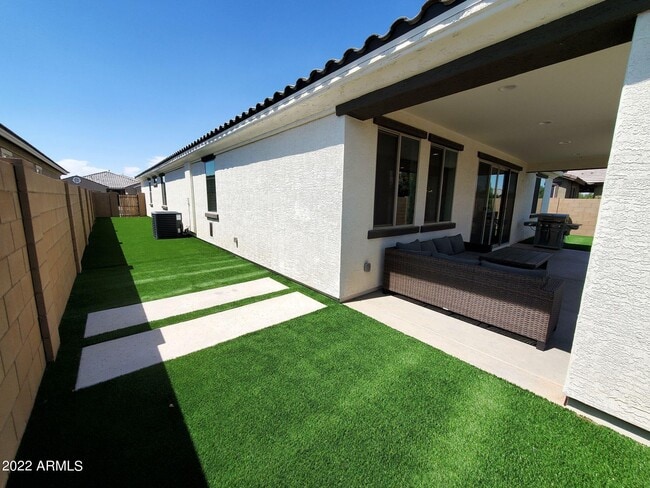 Building Photo - 23052 Via Del Oro