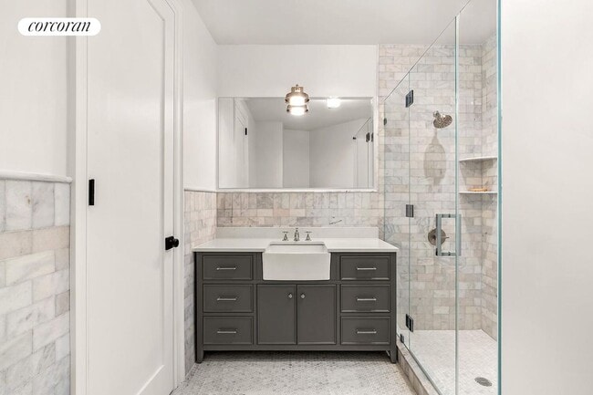 Building Photo - 6 E 65th St