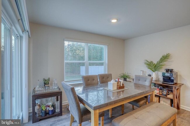 Building Photo - 124 Currant Cir