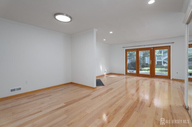 Building Photo - 357 Hadleigh Ln