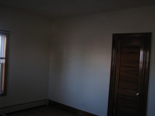 Building Photo - 384 Medford St