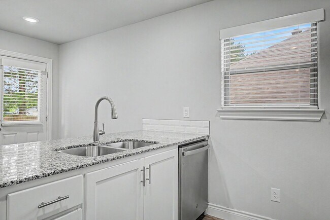 Building Photo - Awesome home with great location in Rogers