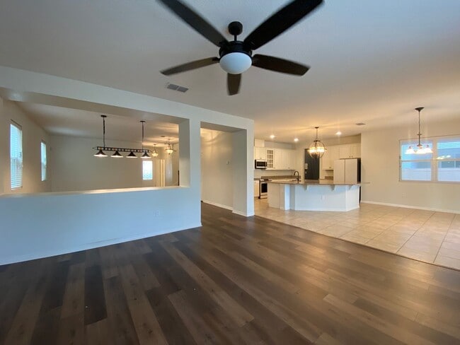 Building Photo - Stunning 5 Bedroom Pool Home in Orchard Hi...