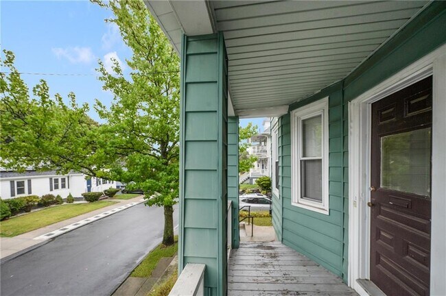 Building Photo - 112 Kimball St