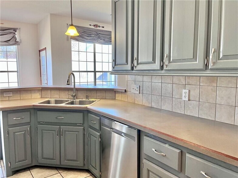 Building Photo - 628 Allison Ln