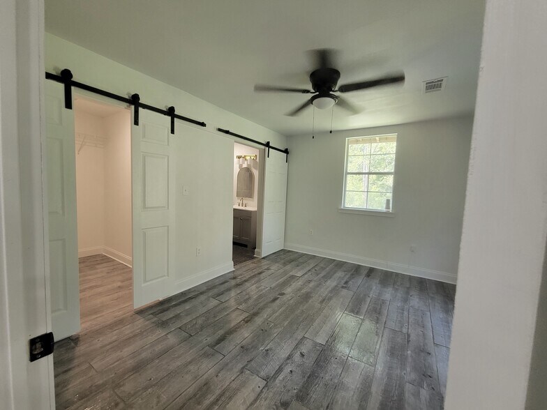 Master Bedroom - 71364 Saint Charles St