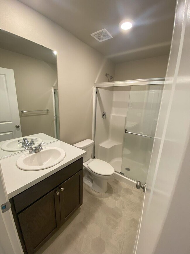 Building Photo - Spacious, modern 5-bed, 2.75-bath in sought-after Daisy Crossing Community in Sultan