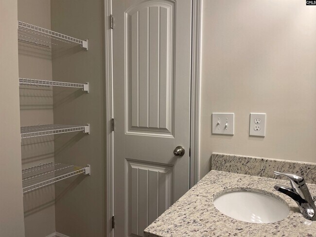 Building Photo - 304 Jubilee Clock Dr