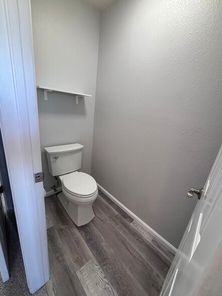 Master bath - 2172 S. Victor St.