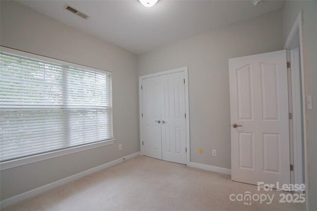 Building Photo - 15418 Jade St
