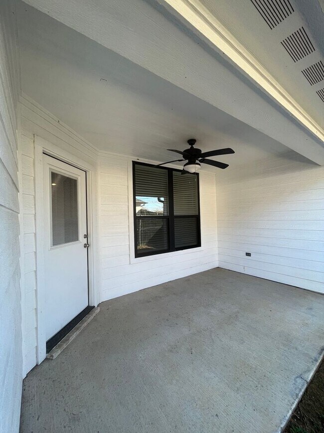 Building Photo - Magnolia Park #10750