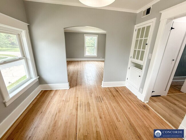 Building Photo - 3210 S 48th St