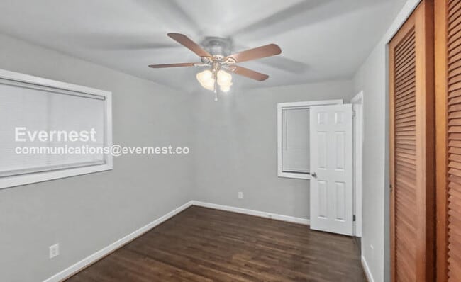 Building Photo - 244 E Haven Dr