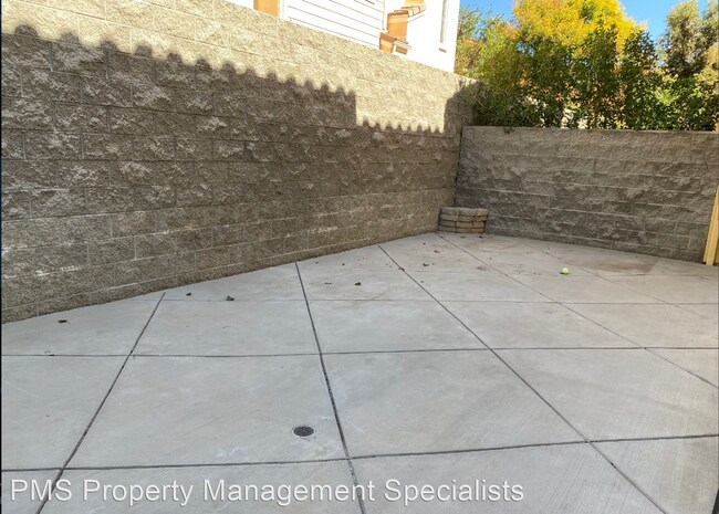Building Photo - 3 br, 3 bath House - 4153 Laredo Ln #C